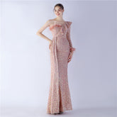 Robe de soirée haut de gamme à paillettes et volants en plumes d'autruche